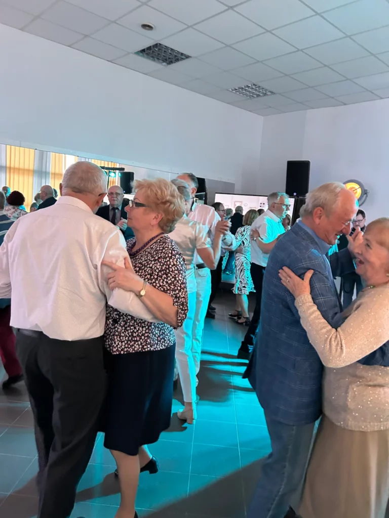 Tańce podczas Potańcówki Koszyczkowej dla Seniorów Zaspa Rozstaje